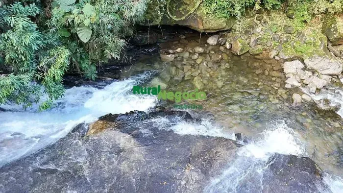 SÍTIO PARADISÍACO COM CACHOEIRA PRIVATIVA NA SERRA DE ENG. PASSOS-RJ