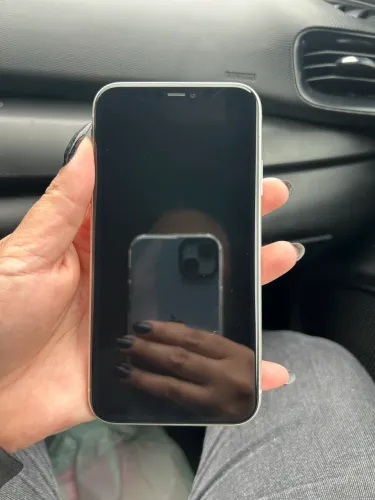 iPhone 11  - APENAS PARA RETIRADA DE PEÇA