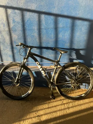 Bicicleta Caloi 29 com 1 ano de uso. Comprando hoje faço 1400 no pix
