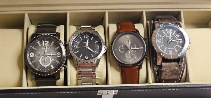 Coleção Relógios Fossil Impecáveis mais estojo em couro