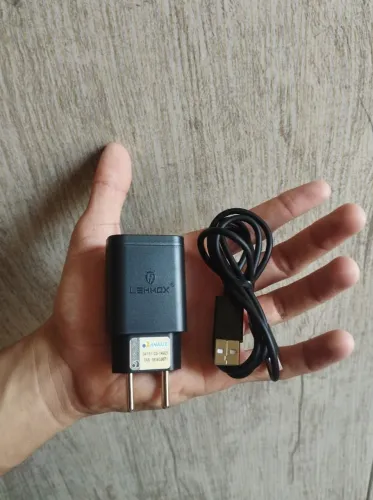 Carregador turbo disponível na entrada tipo c e v8