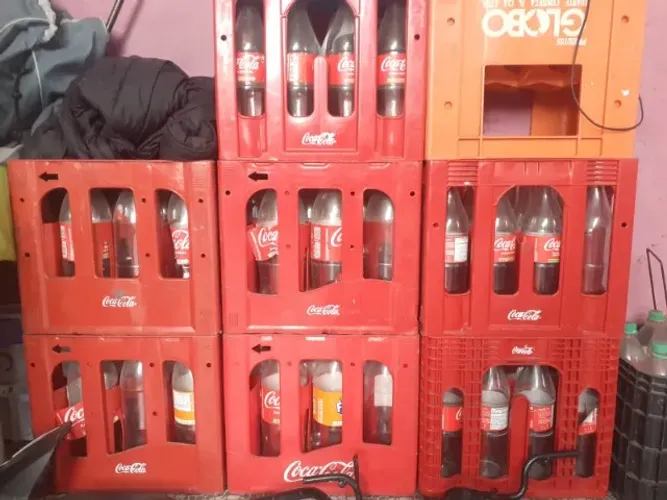 Grade de refrigerante 2 litros retornável e 1 litro completas