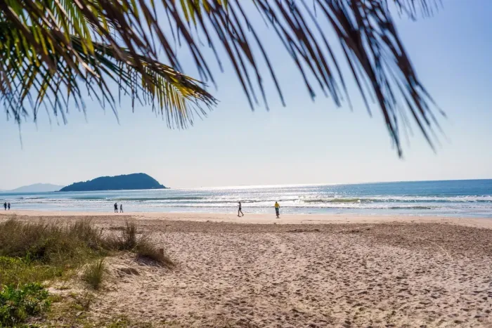 Apartamento Novo com Suíte, Churrasqueira e Vaga Coberta na Região da Praia de Palmas-SC