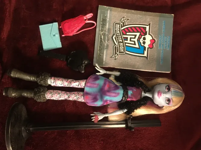 Monster High Abbey Picture Day