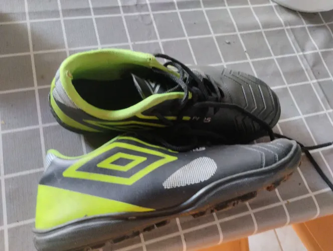 Chuteira umbro