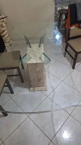 Mesa de vidro e mármore 