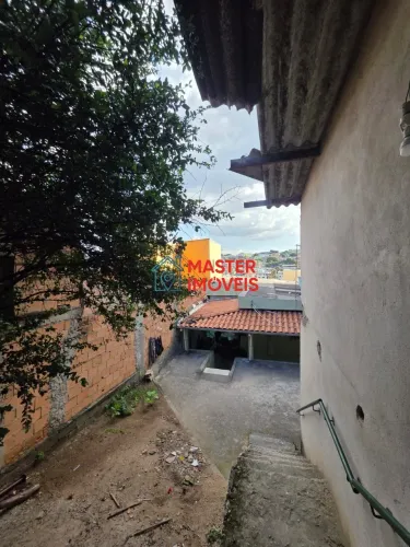 CASA COM QUINTAL AMPLO NO BAIRRO LINDEIA