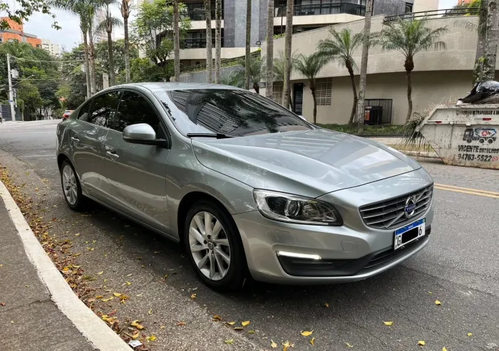 Volvo S60 T-5 Kinetic 2.0 245cv 4P 2016