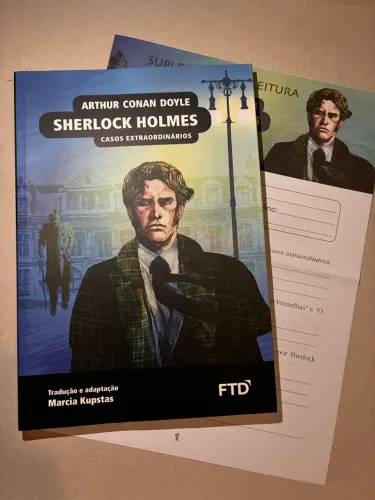 Livro Sherlock Holmes: Casos Extraordinários, escrito por Arthur Conan Doyle