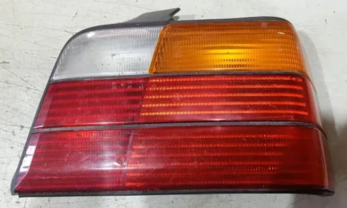 Lanterna Direita Bmw 320i 1992 - 1998 Direito Tricolor