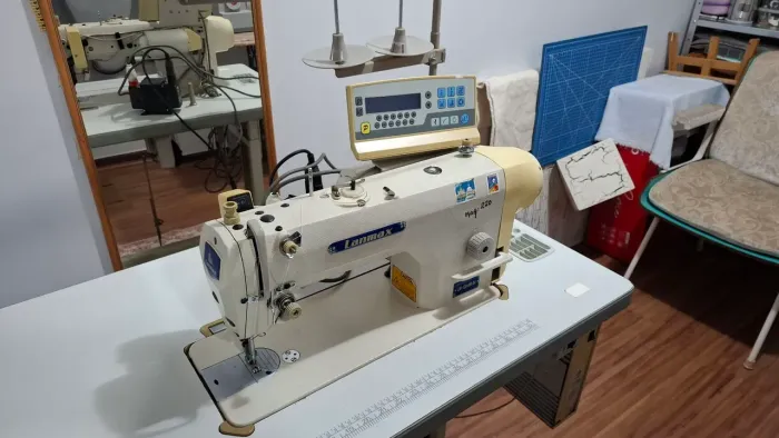 Máquina de Costura industrial programável