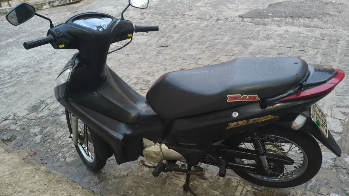 Vendo moto Biz 2012.