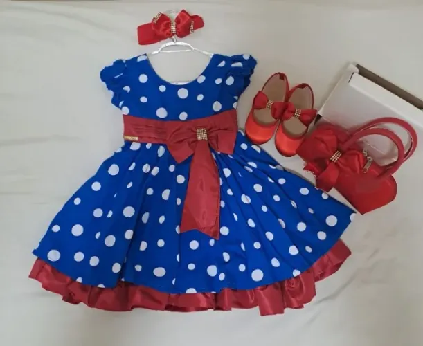 Vestido temático galinha pitadinha luxo mais kit bolsa, laço e sapato customizado tam 2