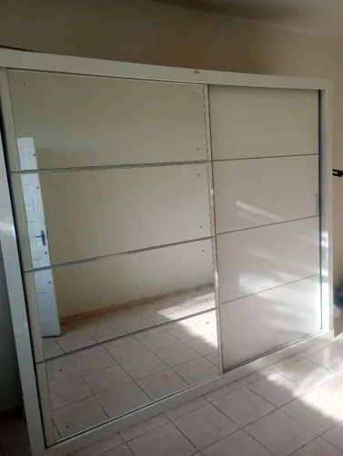 Guarda Roupa de casal usado com pequenos defeitos.
