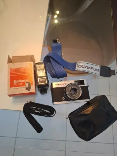 Kit Vintage: Câmera Olympus Trip 35 (Revisada) + Flash National PE-145 na Caixa