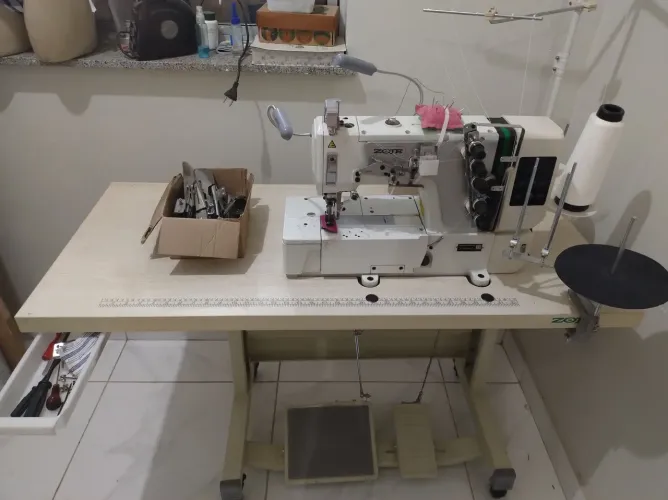 3 máquinas,2industriais,1domestica facilita pro,materiais para costuras, tecidos,em malhas