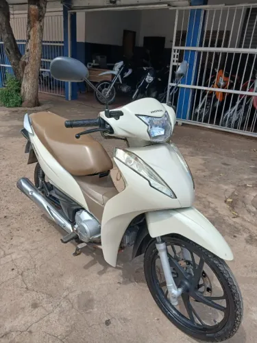 Honda Biz 125 2023 branca 31.000 km super conservado valor 14.900