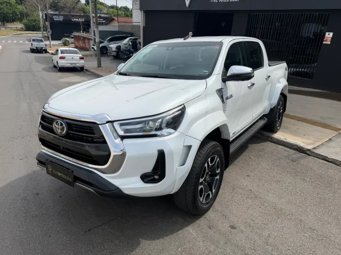 Toyota Hilux CD SRX Plus 4X4 2.8 TDI Die. Aut. 2025