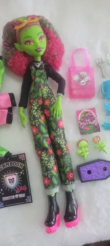 Boneca Monster High Venus Fearbook