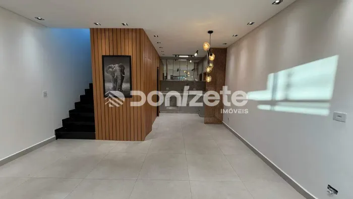 Sobrado à venda na Vila Alzira, Santo André 2 suítes, 2 vagas e espaço gourmet