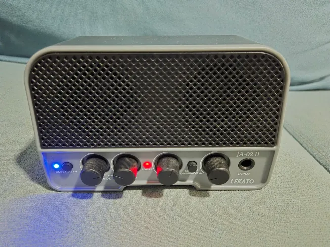 Mini amplificador guitarra Lekato com Bluetooth 
