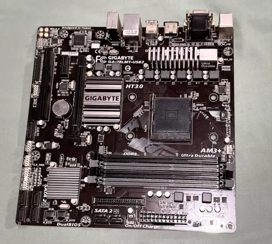 Placa mãe GA-75LMT-USB3+8GB RAM DDR3 1333hz