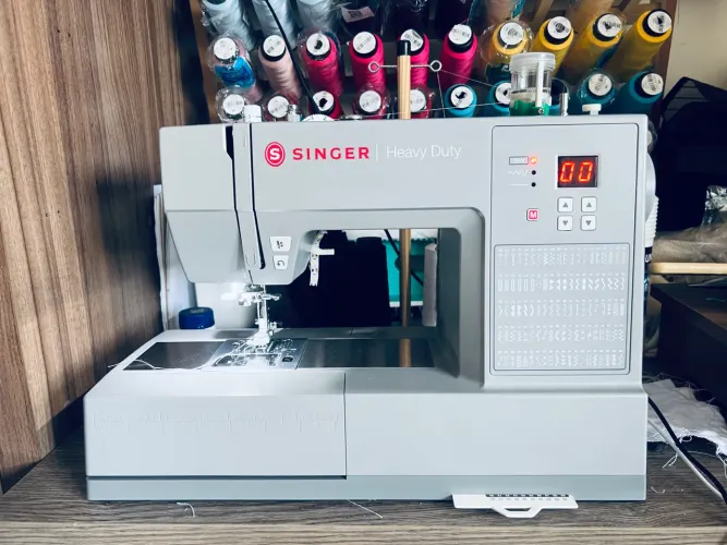 Máquina de costura Singer 6605C
