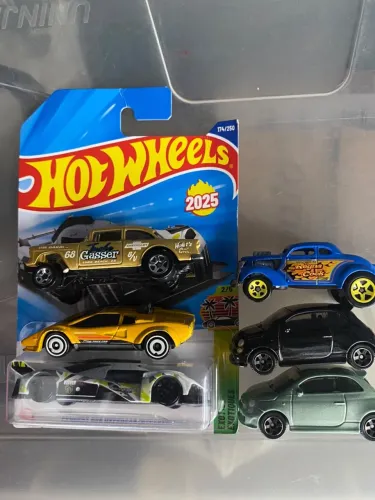 Hot wheels diversos - R$ 20,00 cada