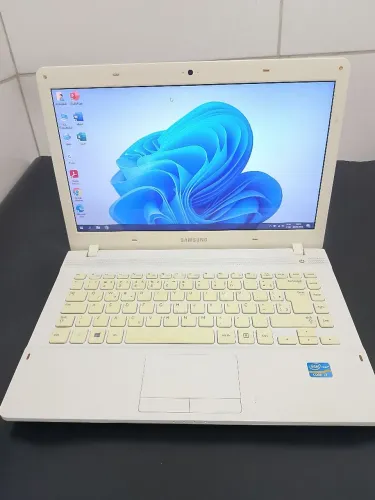 Notebook Samsung core i3 8gb HD de 500gb windows e pacote office