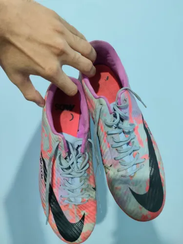 Chuteira Nike Zoom society 