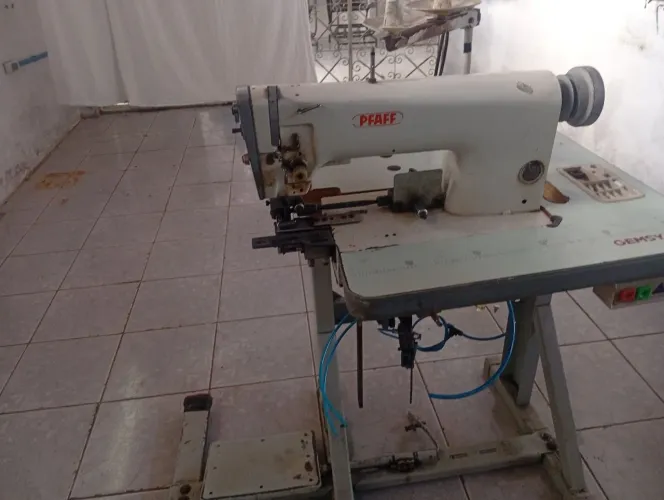Máquina de costura industrial