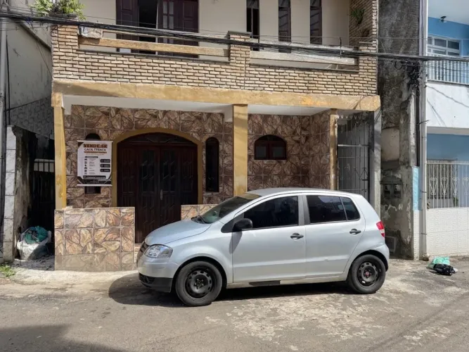 VENDE - SE CASA NA ESTRADA DA RAINHA 