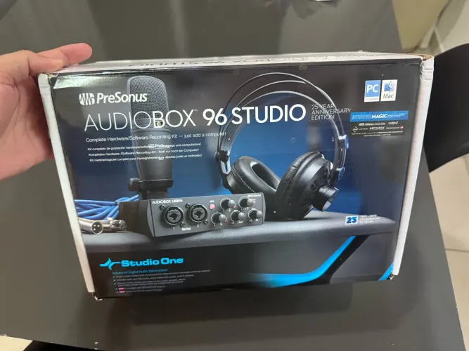 Kit Home Studio PreSonus AudioBox 96 Studio (25th Anniversary) - Completo na Caixa