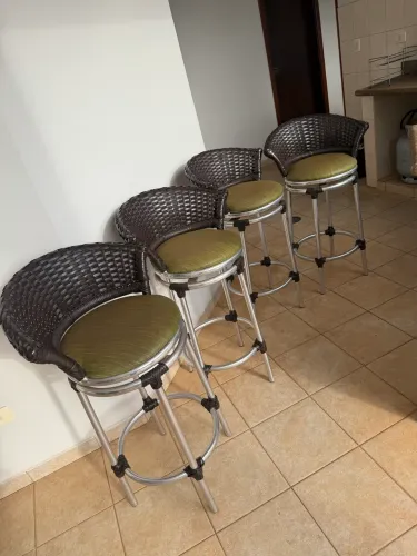 Vendo 4 banquetas de alumínio