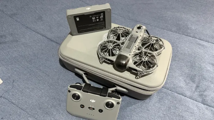 DJI Neo 2 Combi FlyMore - Controle sem Tela e Case