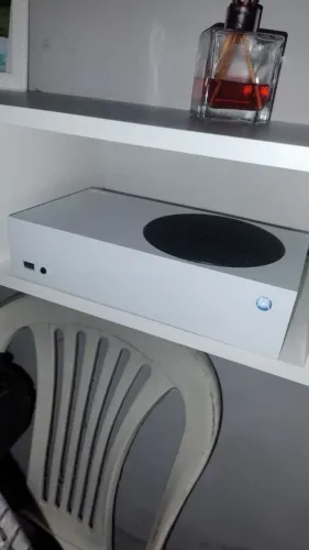 Vendo Xbox séries s Estado de novo