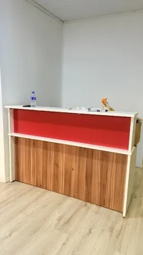Vendo Balcão de recepção.