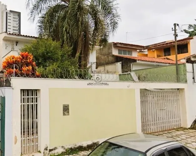 Imóvel Comercial de Alto Padrão: Versatilidade e Visibilidade Estratégica