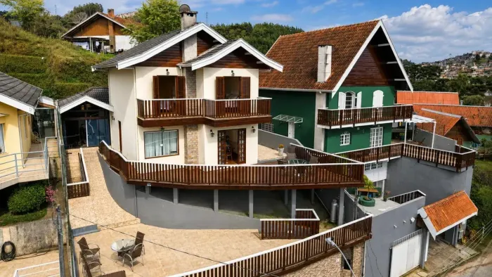 Casa com excelente estrutura para investimento ou moradia