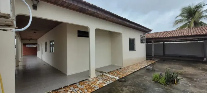 Aluga-se Casa no Bairro  dos Estados c/ 04  Suítes (Excelente Localização) 