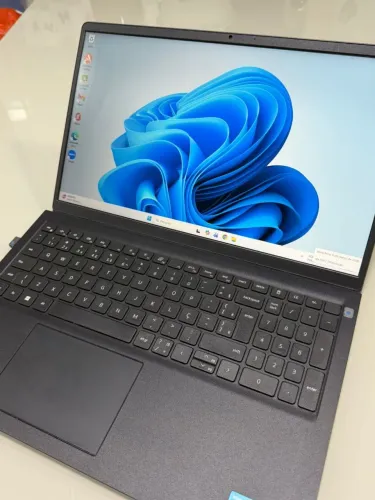 VENDO NOTEBOOK QUE ESTÁ TÃO NOVO COMO UM LACRADO