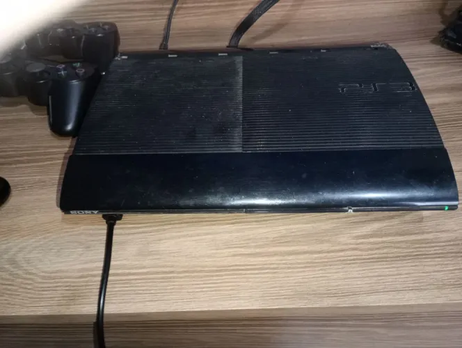 PlayStation 3 Super Slim 250GB + 4 Controles (Leia a Descrição)