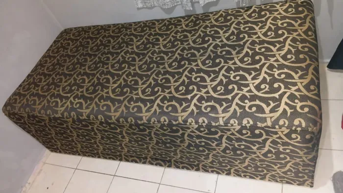 Vendo cama box de solteiro.wm perfeito estado de mola 