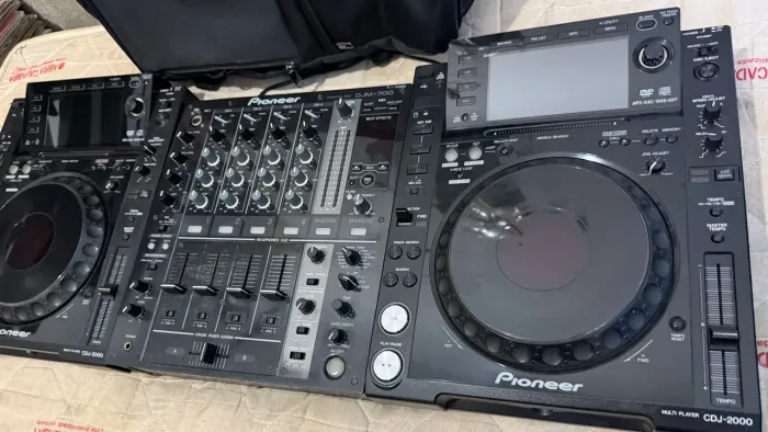 Vendo par de cdjs 2000 pionner e mixer Djm 700 ou troco por Moto XRE 300