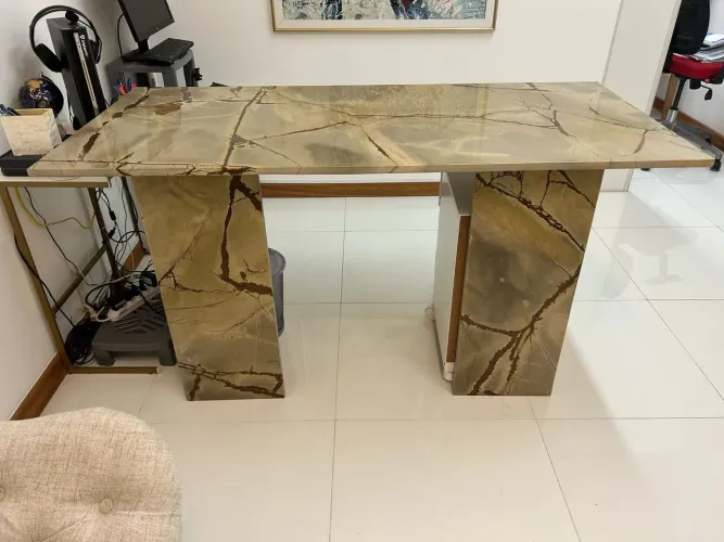 Mesa em granito importado para consultório, escritório etc