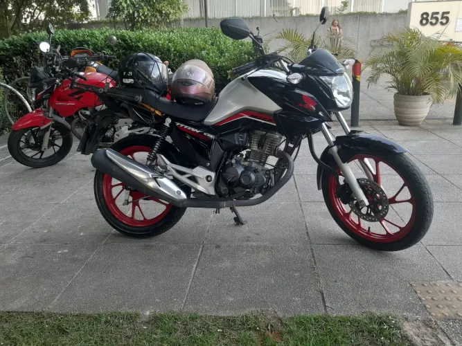 CG Titan 2023 série limitada 40 anos de Honda
