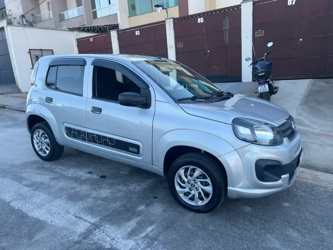 Fiat Uno Attractive 1.0 EVO Fire Flex 8V 5P 2021