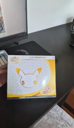 Pokémon Tcg Celebração 30 Anos Treinador Avançado Ingles ETB