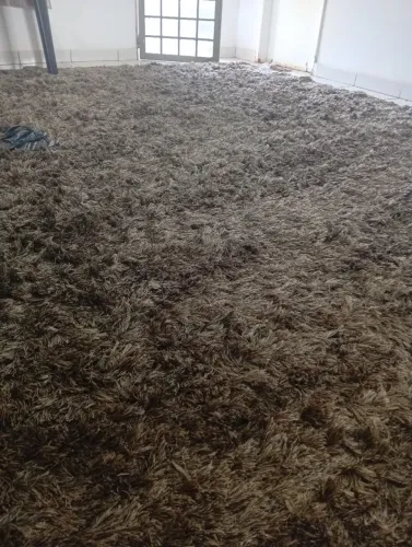 Tapete felpudo cinza