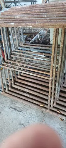58 Peças de Andaimes refor e 6 Pranchas e 10 escoras metálicas galvanizadas reforçadas. 